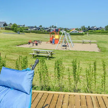 2 Bedroom Beautiful In Semesterbostad *