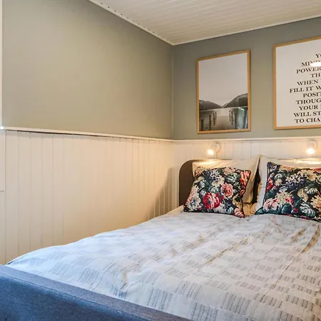 2 Bedroom Beautiful In Semesterbostad *