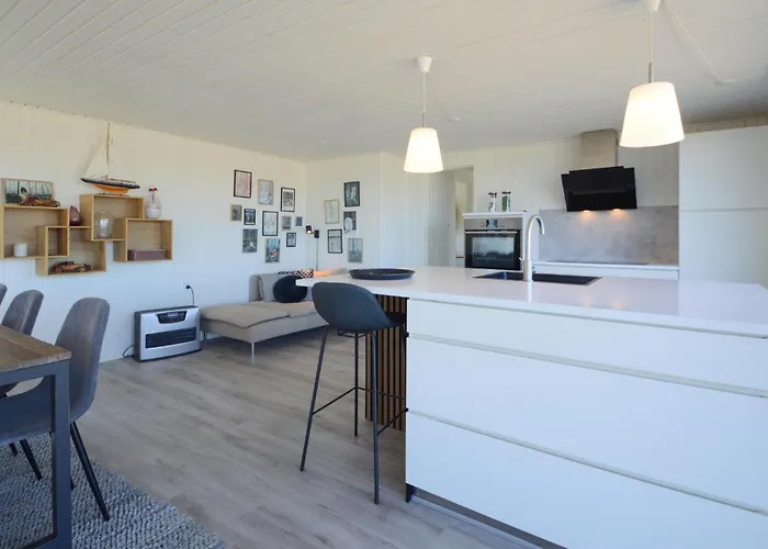 2 Bedroom Beautiful In Hejls